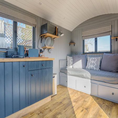 Pass The Keys Whitstable Shepherds Hut Minutes From The Harbour Exterior photo