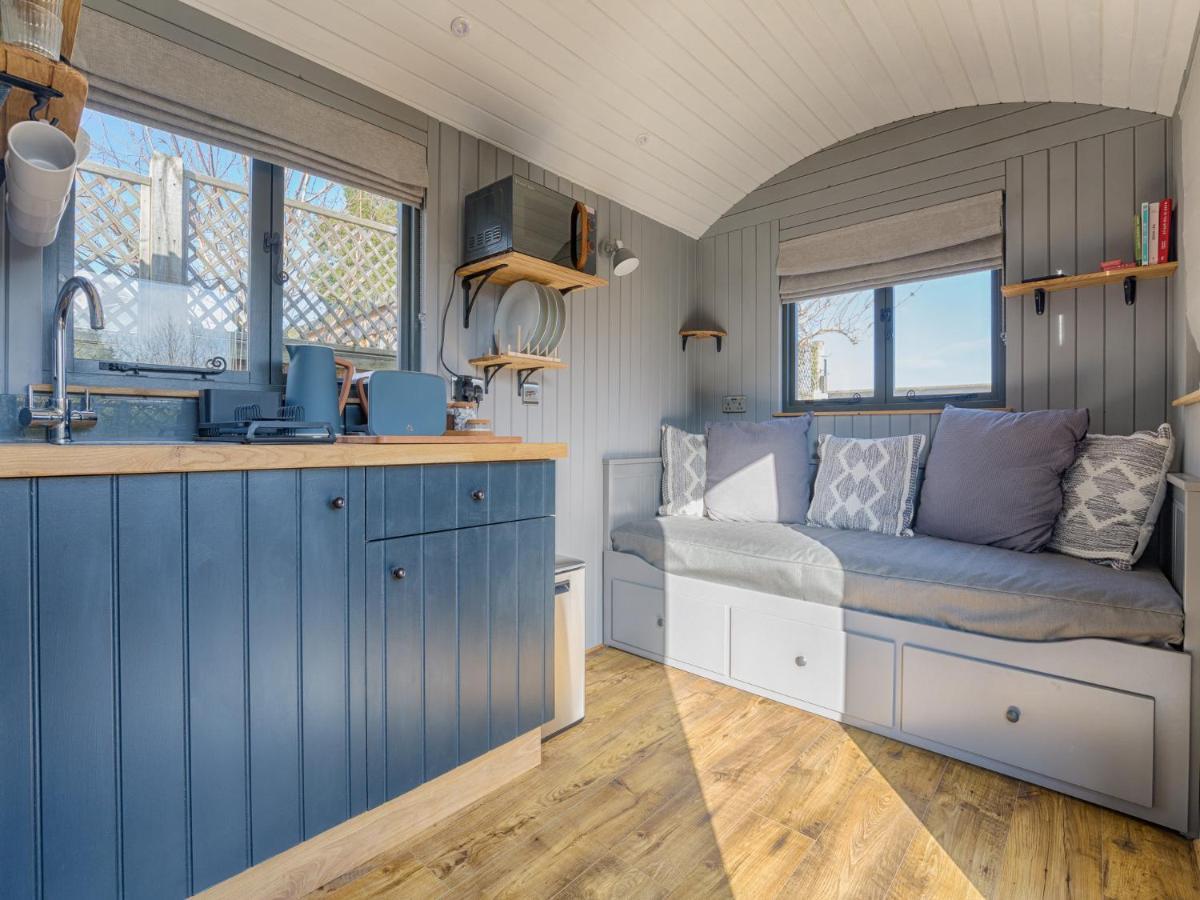 Pass The Keys Whitstable Shepherds Hut Minutes From The Harbour Villa Exterior photo