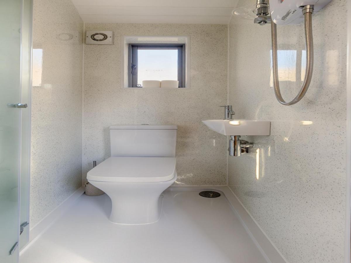 Pass The Keys Whitstable Shepherds Hut Minutes From The Harbour Exterior photo