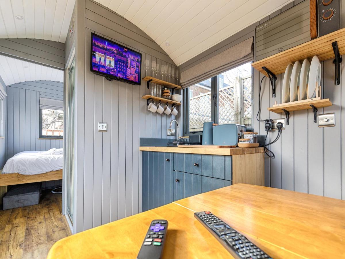 Pass The Keys Whitstable Shepherds Hut Minutes From The Harbour Exterior photo