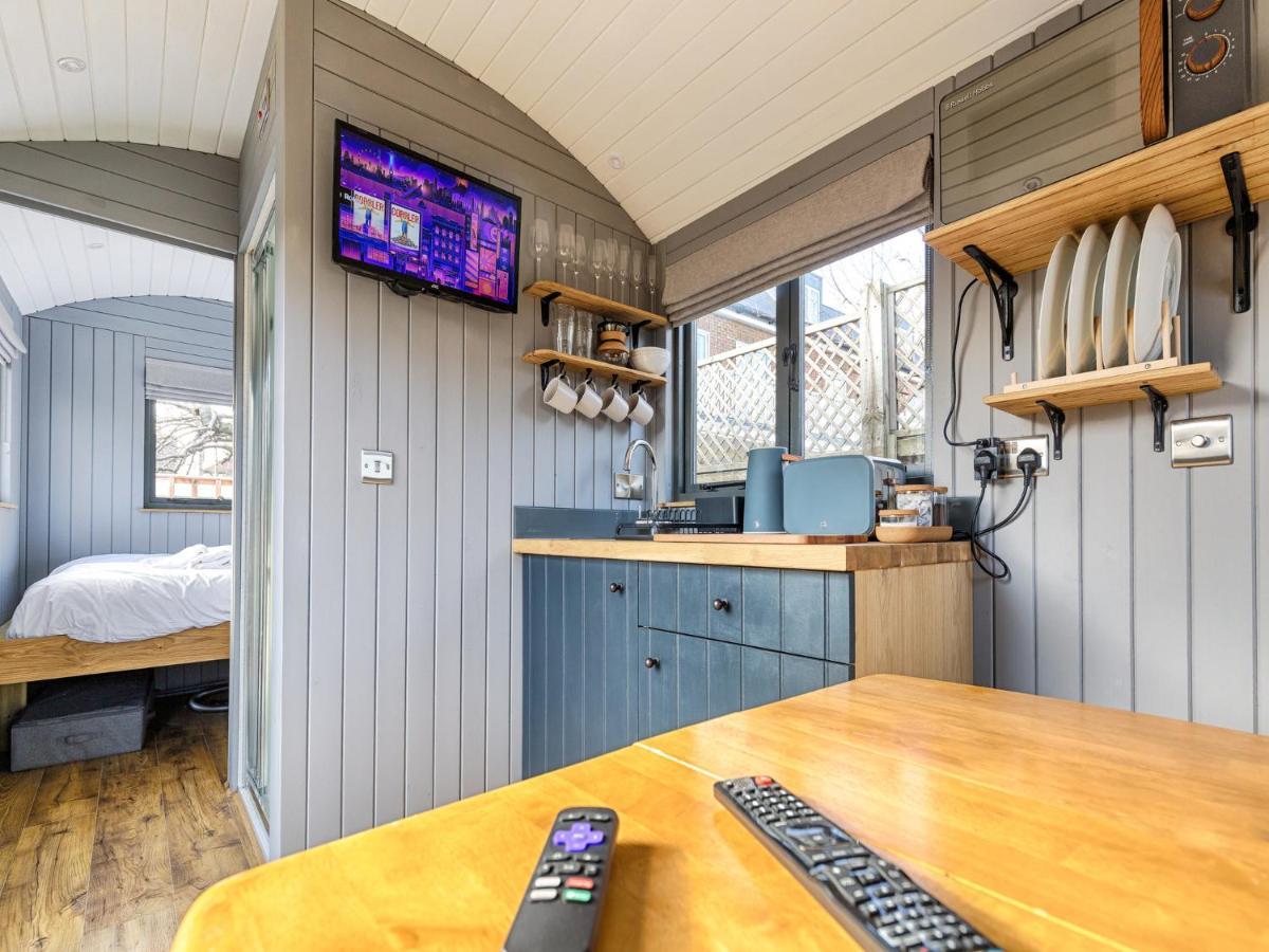 Pass The Keys Whitstable Shepherds Hut Minutes From The Harbour Villa Exterior photo