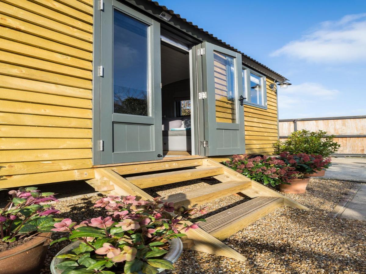 Pass The Keys Whitstable Shepherds Hut Minutes From The Harbour Villa Exterior photo